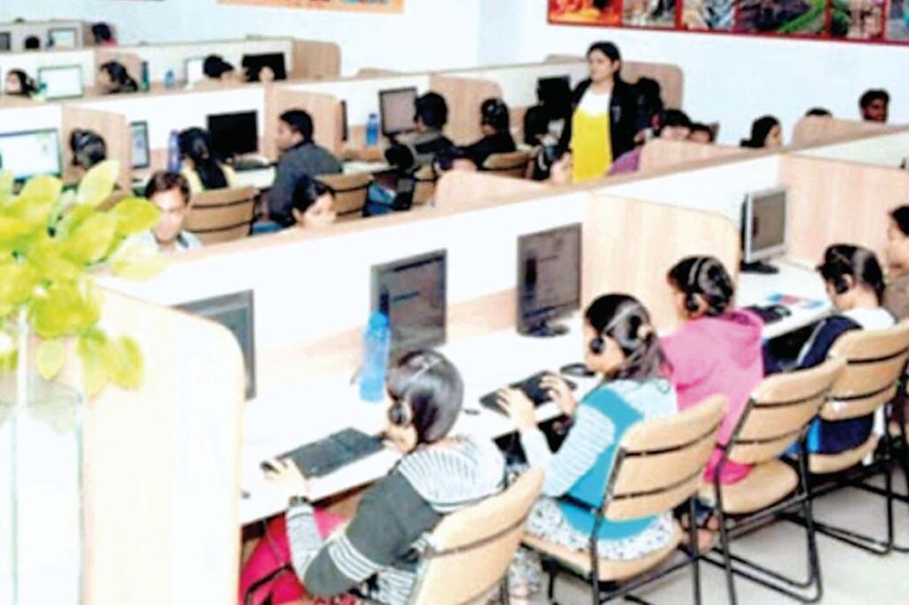 राजस्व अमले