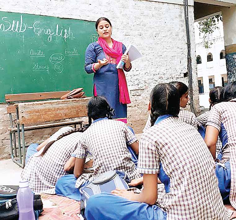 अतिशेष शिक्षकों