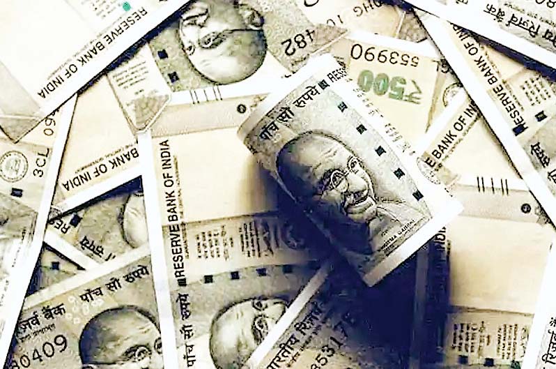 नियमित कर्मचारियों