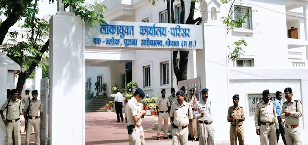 नेताओं व अधिकारियों