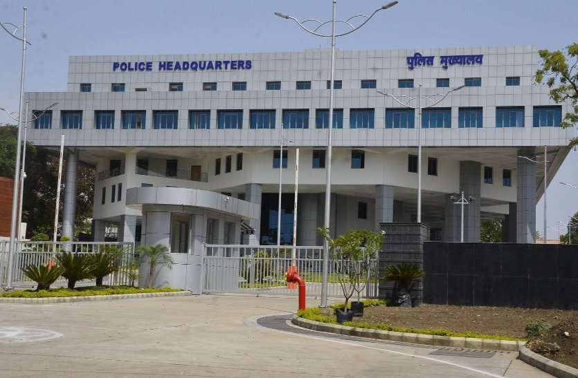 पुलिस अफसरों
