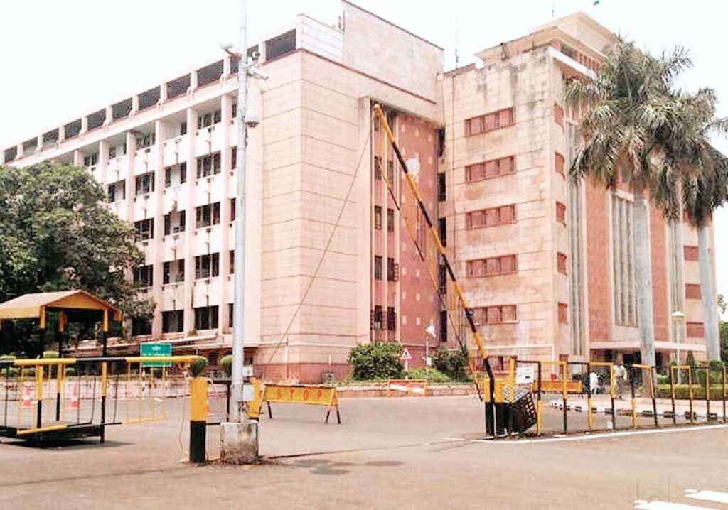 आबकारी अफसरों