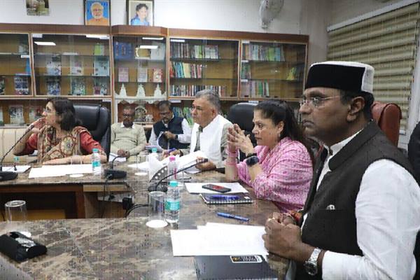 खेल मंत्री श्रीमती सिंधिया