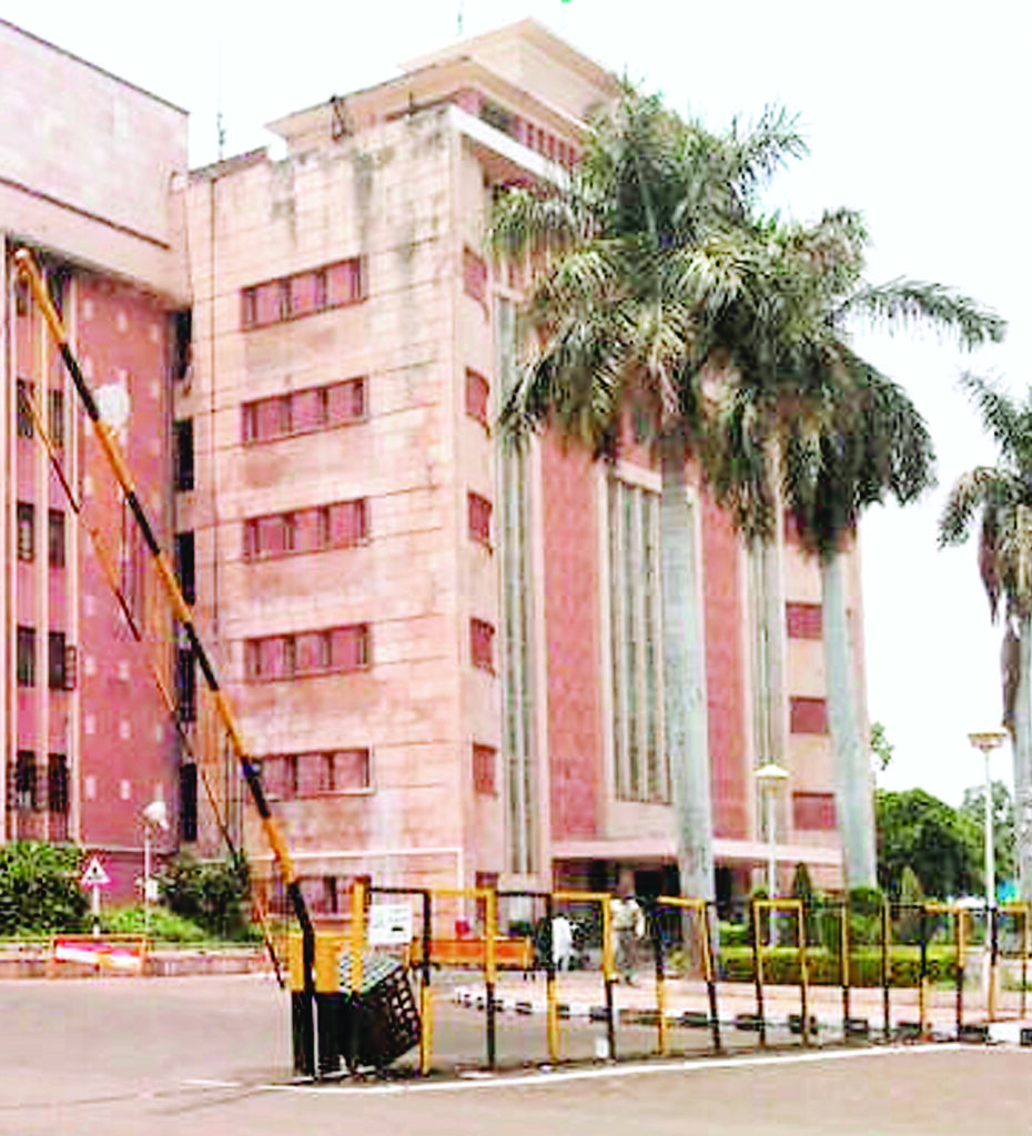 बड़ी प्रशासनिक सर्जरी