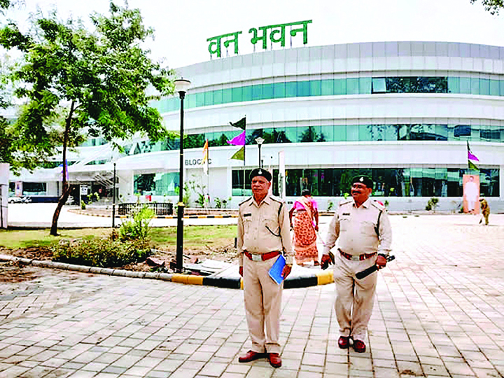 असीम और बिभाष