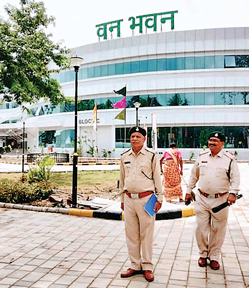 वन अफसरों 