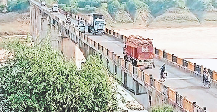 उम्रदराज पुलों और बांधों