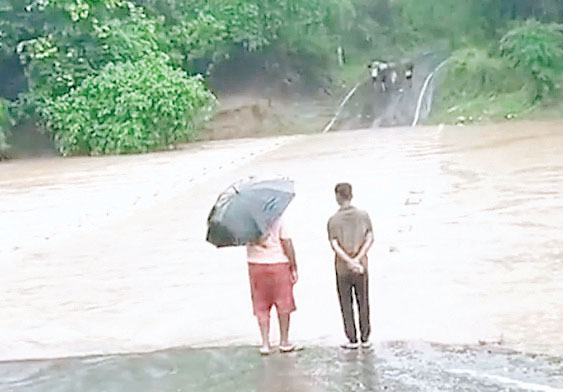 जिलों में बाढ़