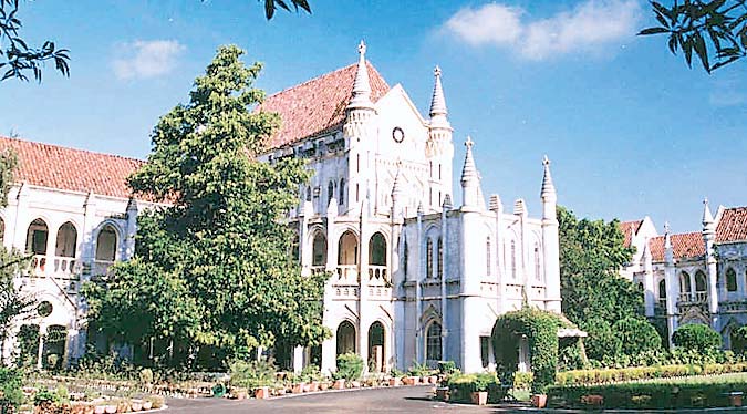 अफसरों पर विश्वास