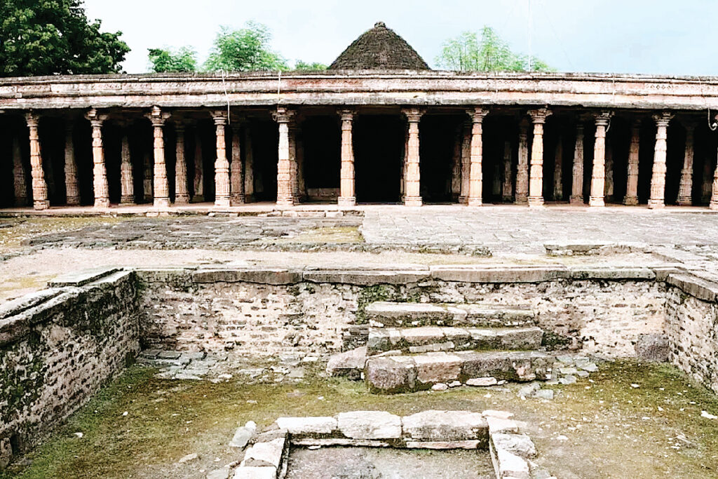 न्यायाधीश