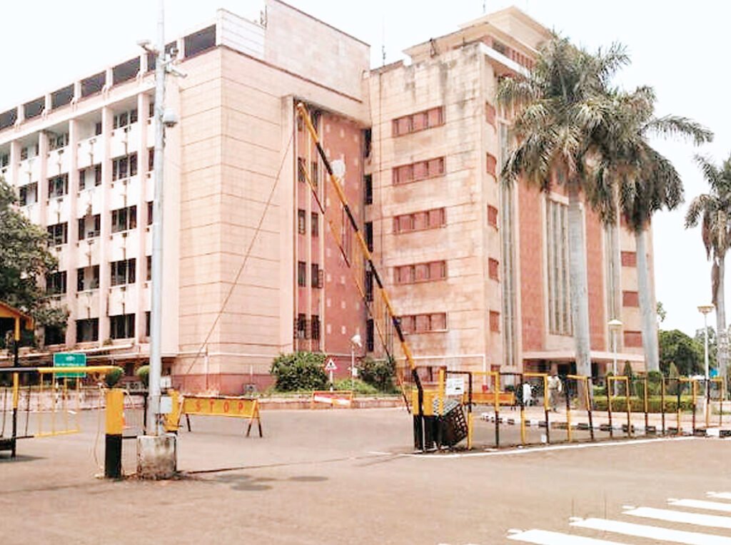 सेवानिवृत्त कर्मचारी