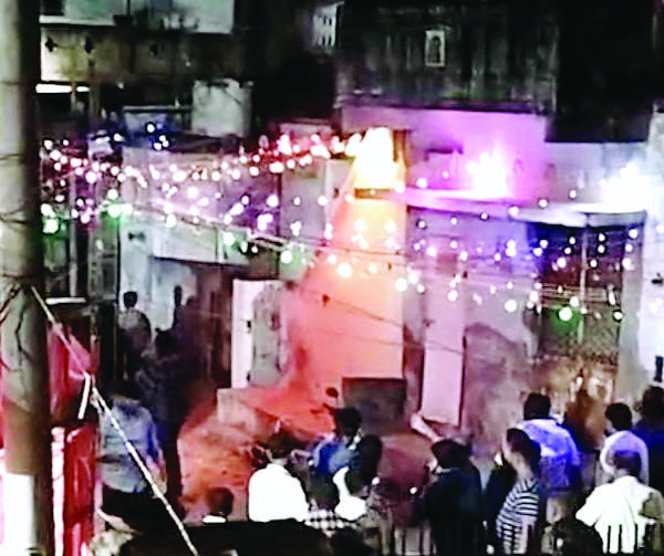 पंडालों-गरबा स्थलों